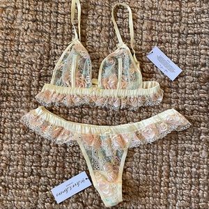 For love and lemons 🍋 bra panty set